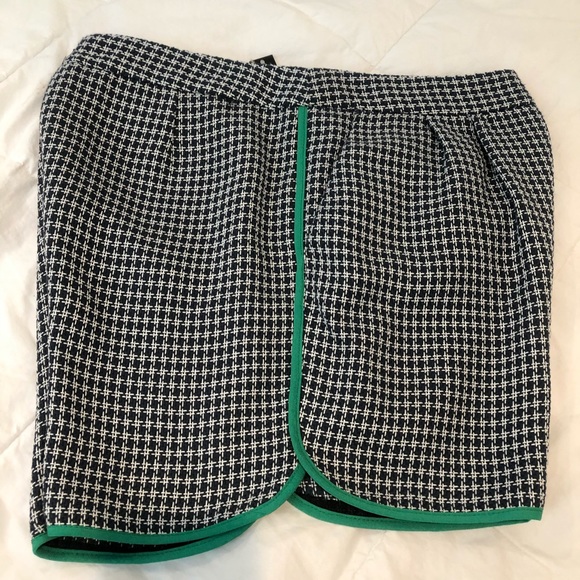 Tahari houndstooth shorts - Picture 2 of 5